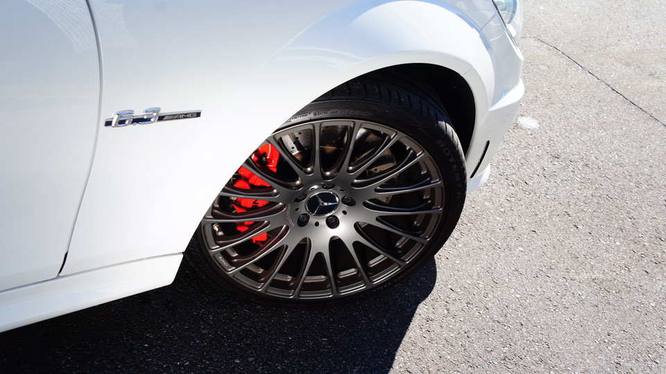 キャリパー塗装施工事例：ベンツC63AMGクーペ純正キャリパー塗装　COLOR：#001 Italian losso solid IMG9_1215_R5kwAP_sub9.jpg