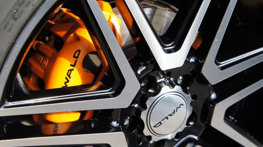 キャリパー塗装施工事例：ベンツVクラス純正キャリパー塗装　COLOR:#098 honey of pearl orange IMG9_1340_2ItuQn_sub5.jpg