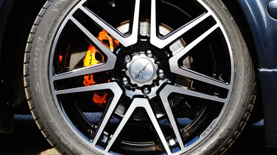 キャリパー塗装施工事例：ベンツVクラス純正キャリパー塗装　COLOR:#098 honey of pearl orange IMG9_1340_2ItuQn_sub6.jpg