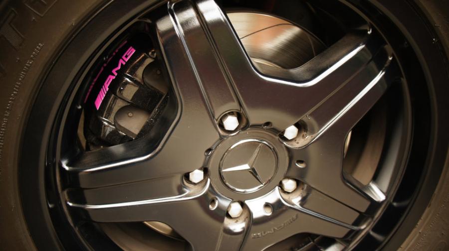 キャリパー塗装施工事例：ベンツG55AMG・キャリパー塗装　COLOR:#009 Hyper metallic black IMG9_1364_2c6GiI_sub3.jpg