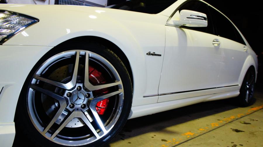 キャリパー塗装施工事例：ベンツS63AMG　キャリパー塗装　COLOR:#011 royal flash candy red IMG9_1376_7cl7Id_sub2.jpg