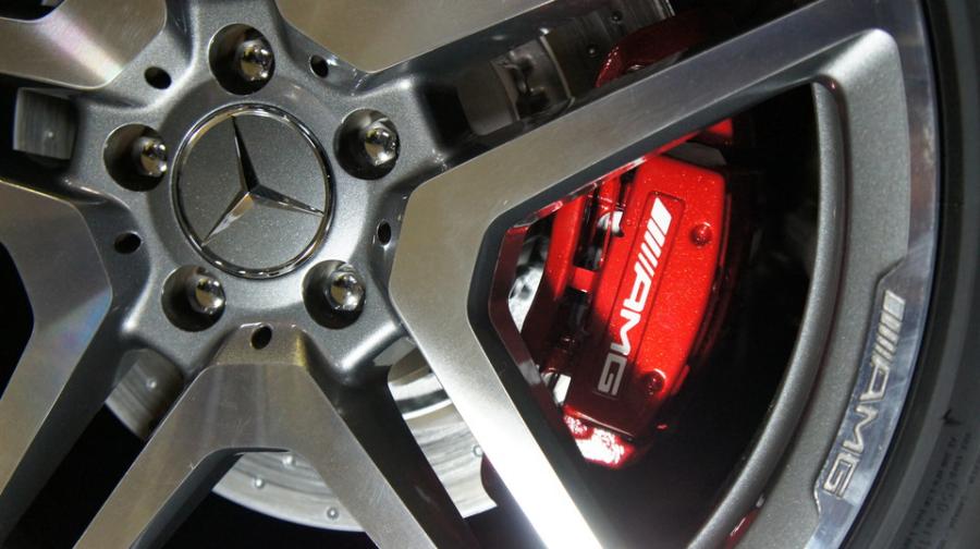 キャリパー塗装施工事例：ベンツS63AMG　キャリパー塗装　COLOR:#011 royal flash candy red IMG9_1376_7cl7Id_sub5.jpg
