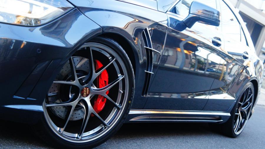 キャリパー塗装施工事例：ベンツCLS63AMG　ローター塗装　COLOR：#004 Blast light gray metalic IMG9_1443_OGY0C5_sub2.jpg