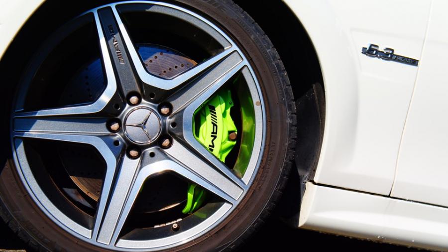 ベンツC63AMG　キャリパー塗装　COLOR:#099 honey of pearl green