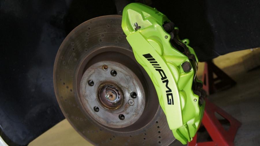 キャリパー塗装施工事例：ベンツC63AMG　キャリパー塗装　COLOR:#099 honey of pearl green IMG9_1486_dEMaZz_sub1.jpg