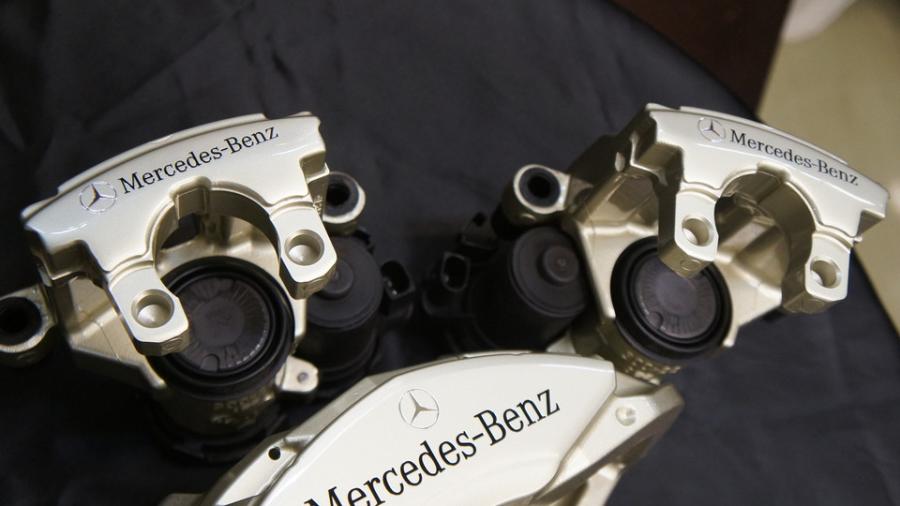 キャリパー塗装施工事例：ベンツCクラスW205　キャリパー塗装　COLOR:#008 Flash champagne gold IMG9_1523_BhBJz6_sub1.jpg