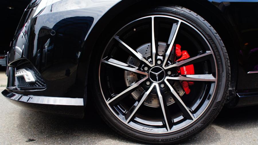 キャリパー塗装施工事例：ベンツEクラス W212　キャリパー塗装　COLOR:#001 Italian losso solid IMG9_1564_UHlQBh_sub4.jpg