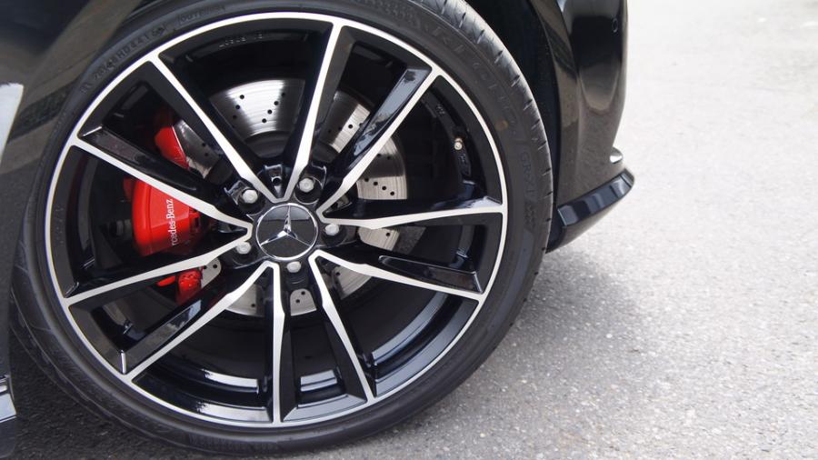 キャリパー塗装施工事例：ベンツEクラス W212　キャリパー塗装　COLOR:#001 Italian losso solid IMG9_1564_UHlQBh_sub7.jpg