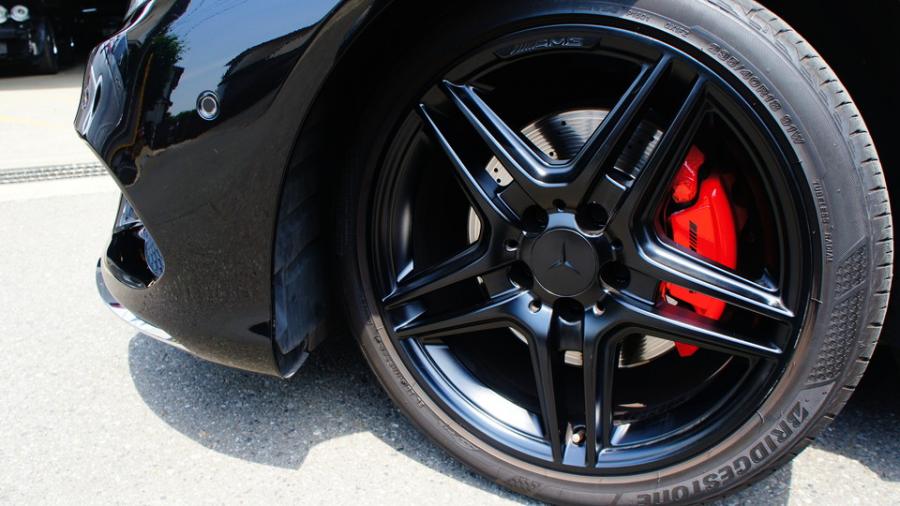 ベンツEクラス　キャリパー塗装　COLOR:#001 Italian losso solid