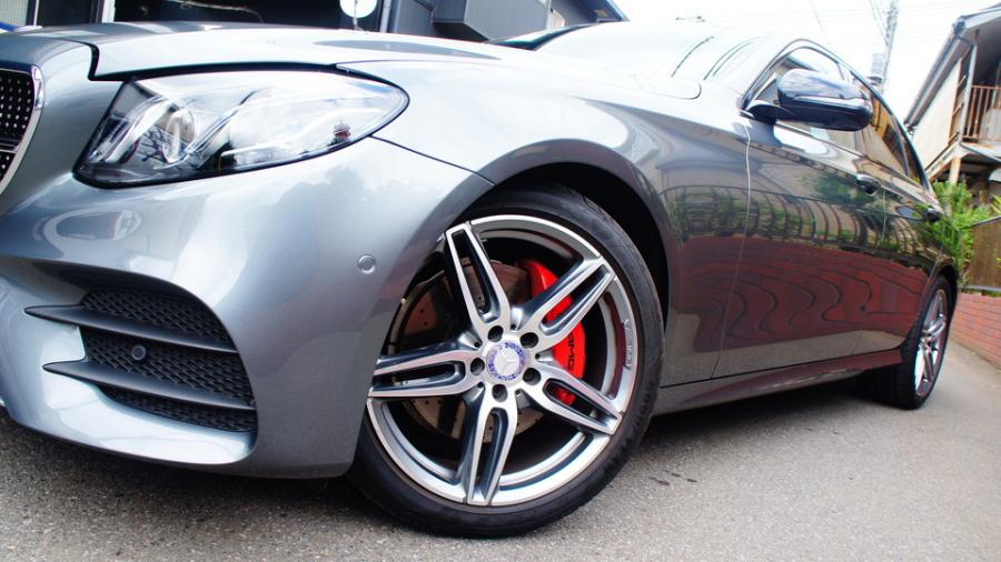 キャリパー塗装施工事例：ベンツEクラス　キャリパー塗装　COLOR:#001 Italian losso solid IMG9_1594_gLahGp_sub10.jpg