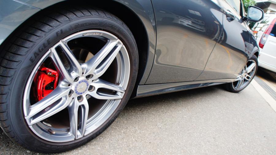 キャリパー塗装施工事例：ベンツEクラス　キャリパー塗装　COLOR:#001 Italian losso solid IMG9_1594_gLahGp_sub7.jpg