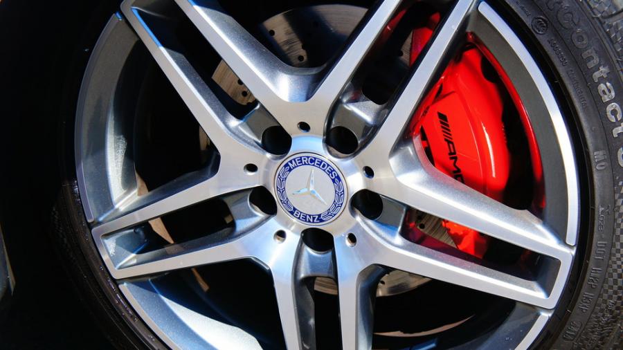 ベンツEクラスW213　キャリパー塗装　COLOR:#1112 Racing red