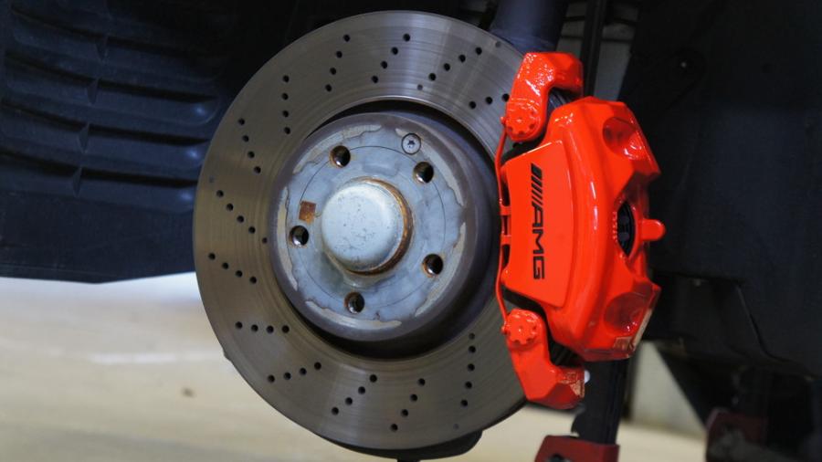 キャリパー塗装施工事例：ベンツEクラスW213　キャリパー塗装　COLOR:#1112 Racing red IMG9_1601_Ubr1mr_sub1.jpg