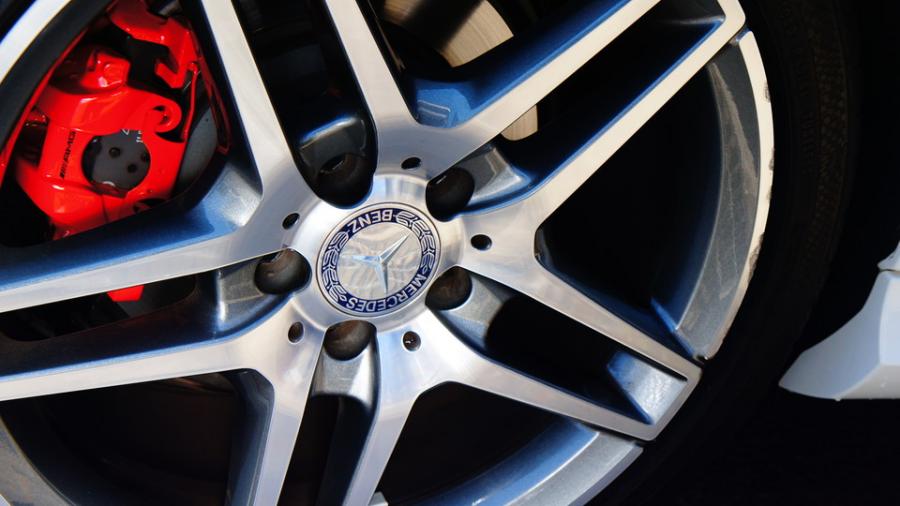 キャリパー塗装施工事例：ベンツEクラスW213　キャリパー塗装　COLOR:#1112 Racing red IMG9_1601_Ubr1mr_sub8.jpg