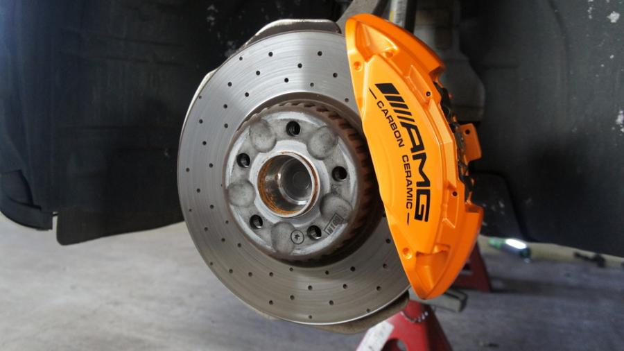 キャリパー塗装施工事例：ベンツC180　キャリパー塗装　COLOR:#098 honey of pearl orange　D-DASHダストダウンブレーキパット装着 IMG9_1634_oH9JIP_sub1.jpg