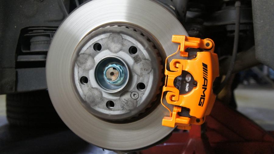 キャリパー塗装施工事例：ベンツC180　キャリパー塗装　COLOR:#098 honey of pearl orange　D-DASHダストダウンブレーキパット装着 IMG9_1634_oH9JIP_sub2.jpg