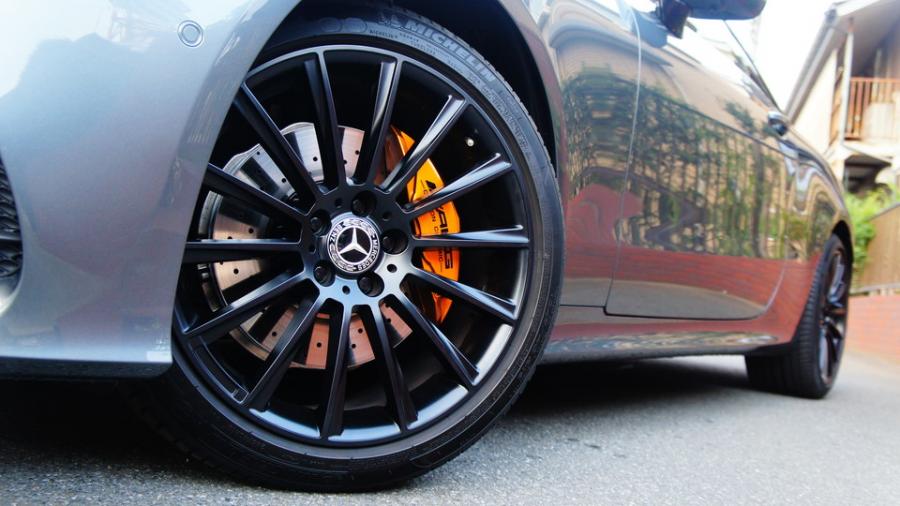 キャリパー塗装施工事例：ベンツEクラスクーペC238　キャリパー塗装＆ローター塗装　COLOR:#030 Royal art pearl orange gold＆#005 Deep coal black IMG9_1643_GTntbF_sub4.jpg