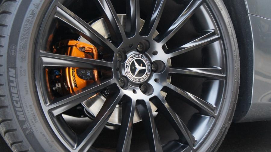 キャリパー塗装施工事例：ベンツEクラスクーペC238　キャリパー塗装＆ローター塗装　COLOR:#030 Royal art pearl orange gold＆#005 Deep coal black IMG9_1643_GTntbF_sub7.jpg