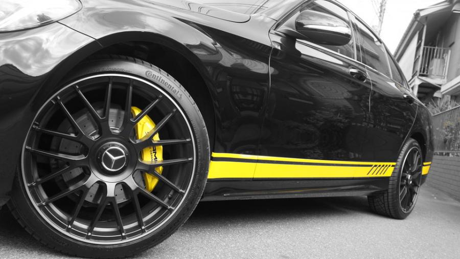 キャリパー塗装施工事例：ベンツCクラス　キャリパー塗装＆D-DASHブレーキパット装着　COLOR:#020 hawaiian passion yellow IMG9_1649_LC0c5x_sub5.jpg