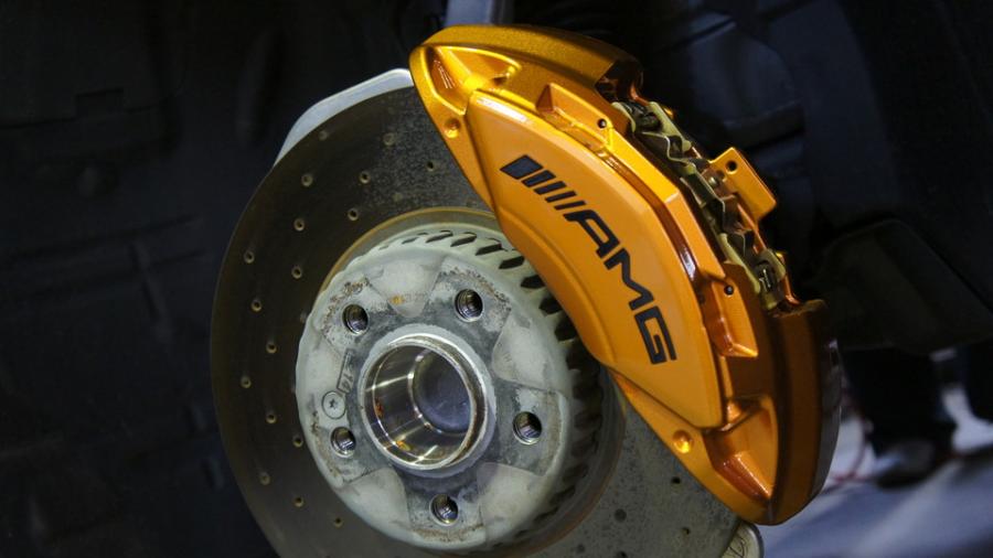 キャリパー塗装施工事例：ベンツCクラスW205　キャリパー塗装　COLOR:#030 Royal art pearl orange gold IMG9_1664_6U6gMt_sub1.jpg