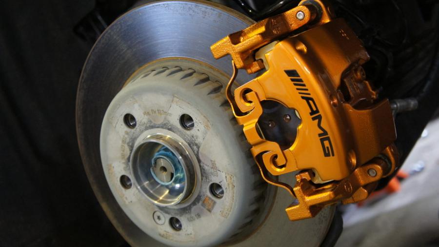 キャリパー塗装施工事例：ベンツCクラスW205　キャリパー塗装　COLOR:#030 Royal art pearl orange gold IMG9_1664_6U6gMt_sub2.jpg