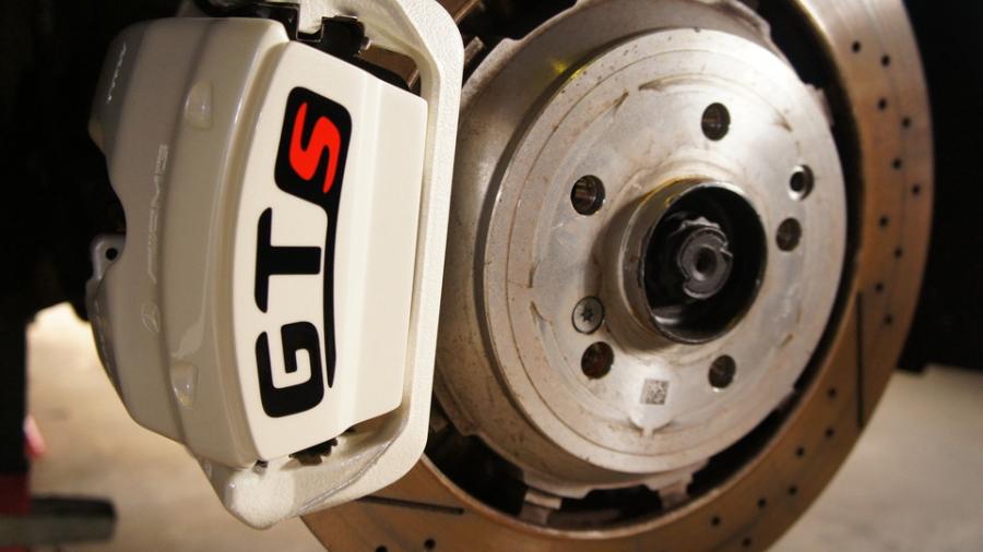 キャリパー塗装施工事例：ベンツAMG-GT-S　キャリパー塗装　COLOR:ボディー同色系、D-DASHダストダウンパット前後装着 IMG9_1682_vgN0MX_sub2.jpg