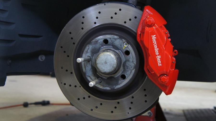 キャリパー塗装施工事例：ベンツE350ワゴン　キャリパー塗装　COLOR:#001 Italian losso solid　D-DASHダウトダウンブレーキパット前後装着 IMG9_1688_PlmWR2_sub1.jpg