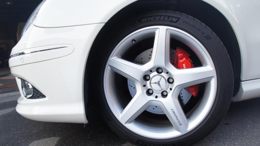 キャリパー塗装施工事例：ベンツE350ワゴン　キャリパー塗装　COLOR:#001 Italian losso solid　D-DASHダウトダウンブレーキパット前後装着 IMG9_1688_PlmWR2_sub5.jpg