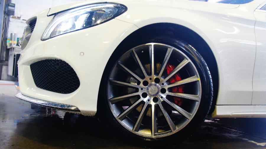 キャリパー塗装施工事例：ベンツＣクラスクーペ　キャリパー塗装　COLOR：#001 Italian losso solid IMG9_1702_We3LTn_sub1.jpg