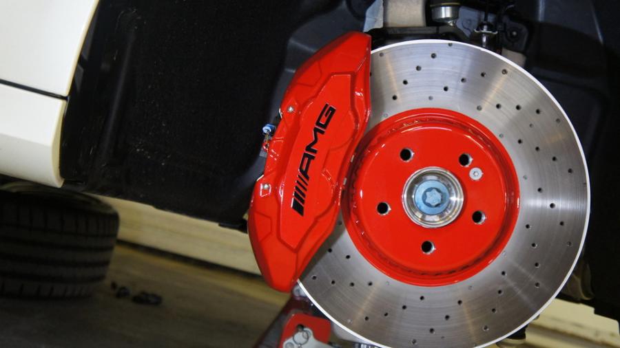 キャリパー塗装施工事例：ベンツE43　キャリパー塗装、ローター塗装　COLOR:#001 Italian losso solid、D-DASHダストダウンブレーキパット装着 IMG9_1732_2lodYu_sub1.jpg