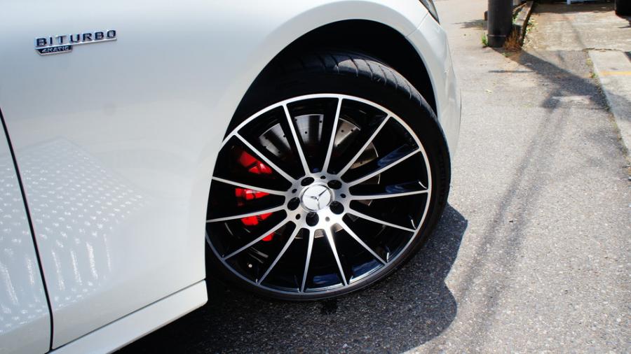 キャリパー塗装施工事例：ベンツE43　キャリパー塗装、ローター塗装　COLOR:#001 Italian losso solid、D-DASHダストダウンブレーキパット装着 IMG9_1732_2lodYu_sub3.jpg