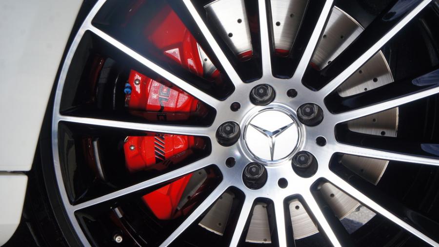 キャリパー塗装施工事例：ベンツE43　キャリパー塗装、ローター塗装　COLOR:#001 Italian losso solid、D-DASHダストダウンブレーキパット装着 IMG9_1732_2lodYu_sub4.jpg