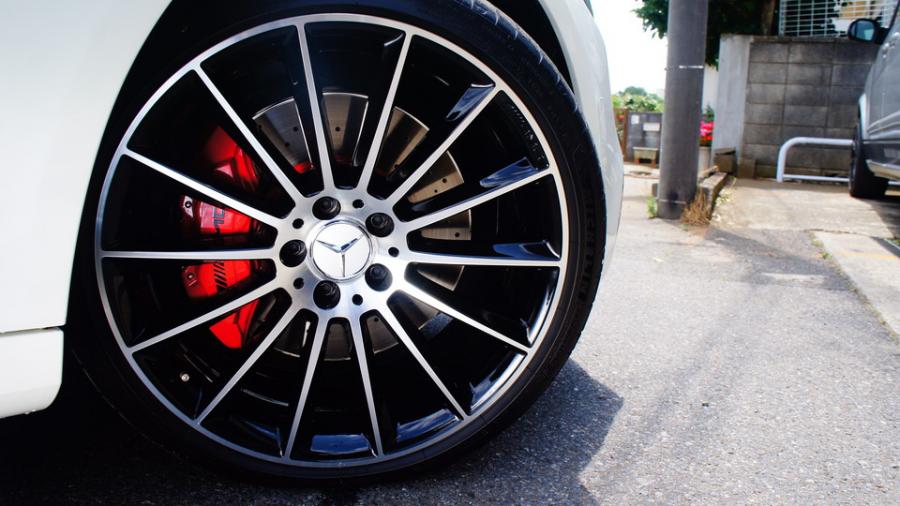 キャリパー塗装施工事例：ベンツE43　キャリパー塗装、ローター塗装　COLOR:#001 Italian losso solid、D-DASHダストダウンブレーキパット装着 IMG9_1732_2lodYu_sub5.jpg