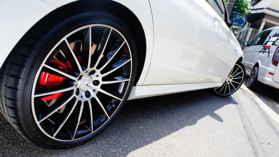 キャリパー塗装施工事例：ベンツE43　キャリパー塗装、ローター塗装　COLOR:#001 Italian losso solid、D-DASHダストダウンブレーキパット装着 IMG9_1732_2lodYu_sub7.jpg