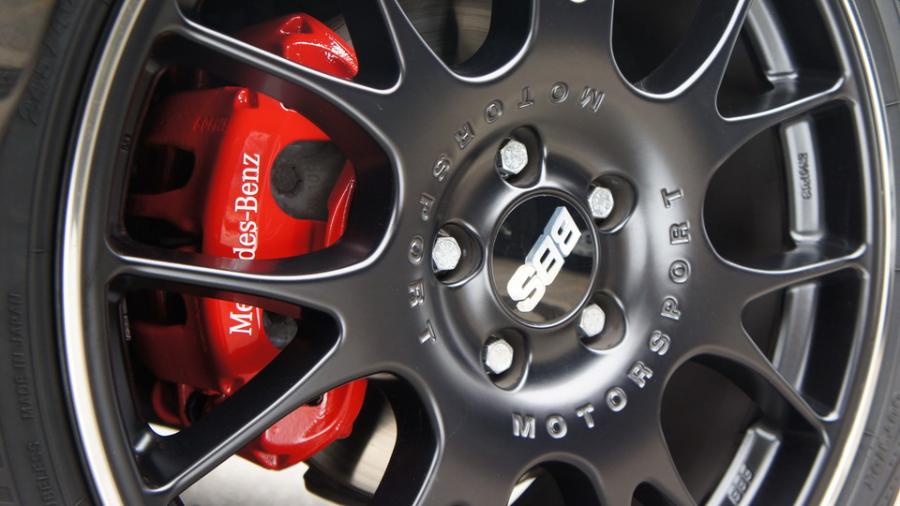 キャリパー塗装施工事例：ベンツVクラス　キャリパー塗装　COLOR:#001 Italian losso solid IMG9_1736_hUcyOX_sub5.jpg