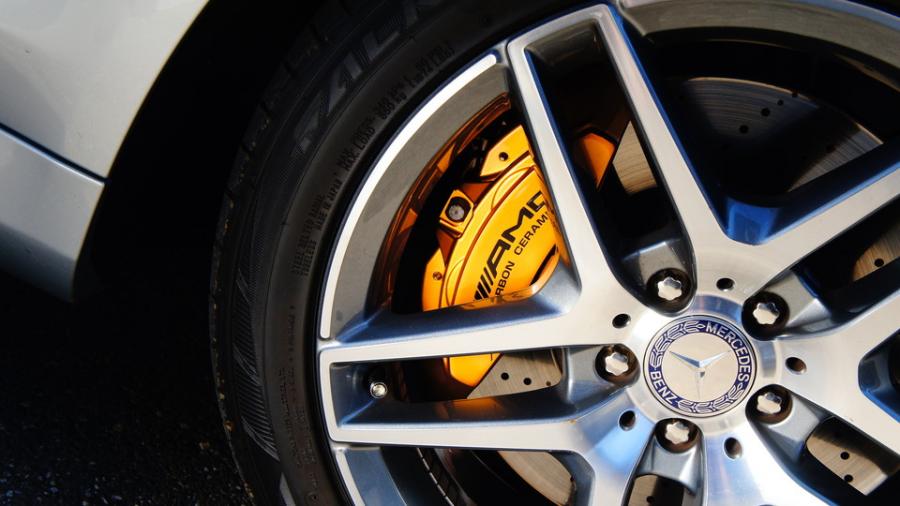 キャリパー塗装施工事例：ベンツS300h　キャリパー塗装　COLOR:オリジナルゴールド系 IMG9_1805_xFwBCU_sub2.jpg