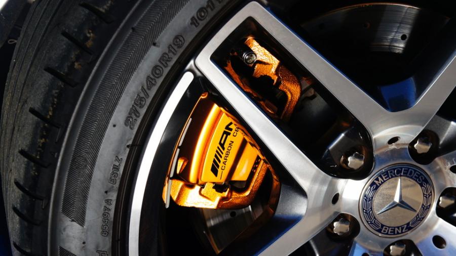 キャリパー塗装施工事例：ベンツS300h　キャリパー塗装　COLOR:オリジナルゴールド系 IMG9_1805_xFwBCU_sub3.jpg