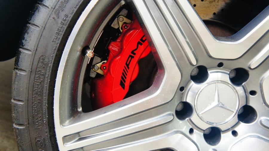 ベンツCLSシューティングブレーク　キャリパー塗装　COLOR:#001 Italian losso solid