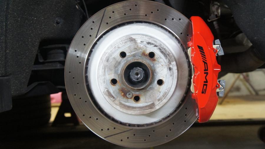 キャリパー塗装施工事例：ベンツCLSシューティングブレーク　キャリパー塗装　COLOR:#001 Italian losso solid IMG9_1847_OhTCY2_sub2.jpg