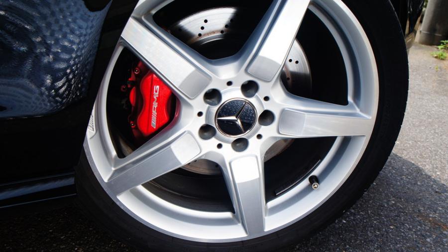 キャリパー塗装施工事例：ベンツCLS350　キャリパー塗装　COLOR:#011 royal flash candy red IMG9_1848_4K6urF_sub3.jpg