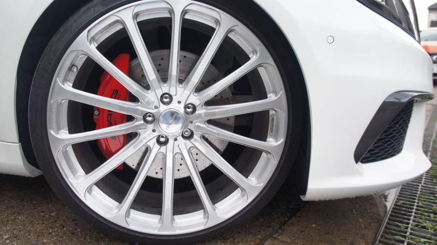 ベンツSクラス　キャリパー塗装　COLOR:#001 Italian losso solid