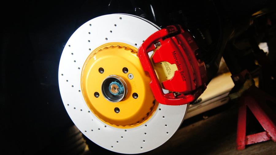 キャリパー塗装施工事例：ベンツCLS450　キャリパー塗装COLOR:#001 Italian losso solid　ローター塗装COLOR:#003 Tokyo midnight gold　ローター加工RrのみType:DD IMG9_1858_YctajZ_sub2.jpg