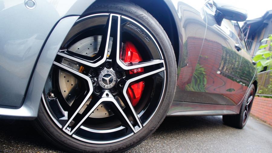 キャリパー塗装施工事例：ベンツCLS450　キャリパー塗装COLOR:#001 Italian losso solid　ローター塗装COLOR:#003 Tokyo midnight gold　ローター加工RrのみType:DD IMG9_1858_YctajZ_sub3.jpg