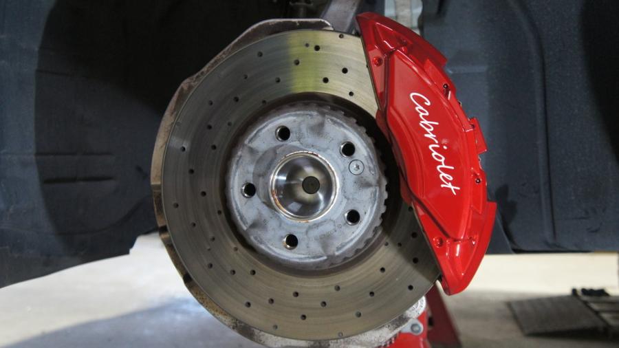 キャリパー塗装施工事例：ベンツC180カブリオレ　キャリパー塗装　COLOR:#010 premiun rouge candy red　D-DASHブレーキパット前後装着 IMG9_1877_XawKV3_sub1.jpg