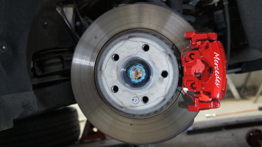 キャリパー塗装施工事例：ベンツC180カブリオレ　キャリパー塗装　COLOR:#010 premiun rouge candy red　D-DASHブレーキパット前後装着 IMG9_1877_XawKV3_sub2.jpg