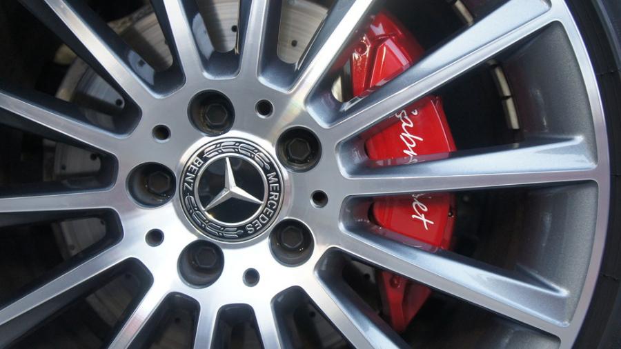 キャリパー塗装施工事例：ベンツC180カブリオレ　キャリパー塗装　COLOR:#010 premiun rouge candy red　D-DASHブレーキパット前後装着 IMG9_1877_XawKV3_sub5.jpg