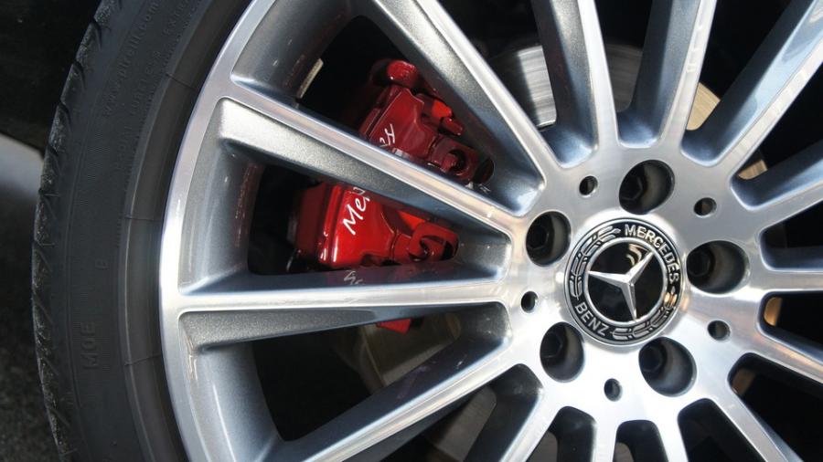 キャリパー塗装施工事例：ベンツC180カブリオレ　キャリパー塗装　COLOR:#010 premiun rouge candy red　D-DASHブレーキパット前後装着 IMG9_1877_XawKV3_sub6.jpg