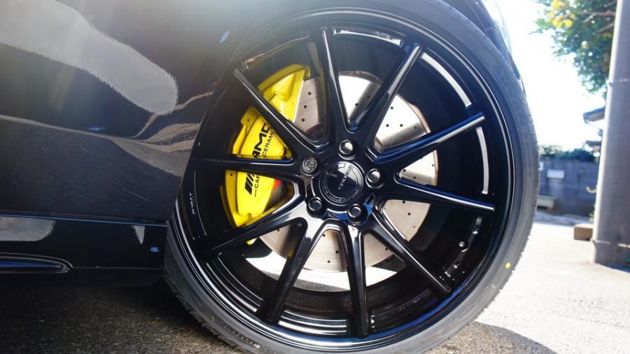 キャリパー塗装施工事例：ベンツC300クーペ　キャリパー塗装COLOR:#020 hawaiian passion yellow　ホイール塗装：グロスブラック　D-DASHダストダウンパット前後 IMG9_1901_cc6GTt_sub6.jpg