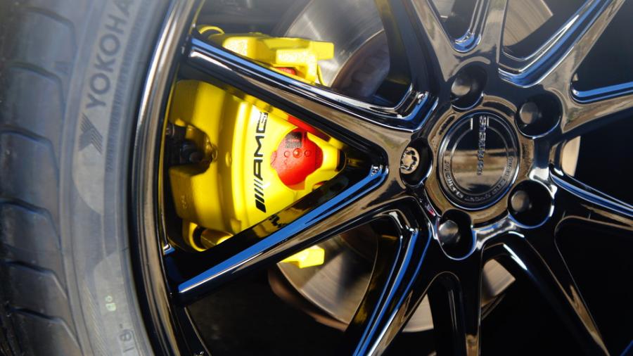 キャリパー塗装施工事例：ベンツC300クーペ　キャリパー塗装COLOR:#020 hawaiian passion yellow　ホイール塗装：グロスブラック　D-DASHダストダウンパット前後 IMG9_1901_cc6GTt_sub7.jpg