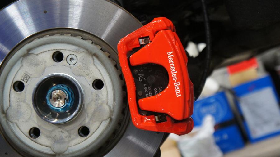 キャリパー塗装施工事例：ベンツE250　キャリパー塗装ＣＯＬＯＲ：#1112 Racing red IMG9_1902_WY1j4K_sub2.jpg